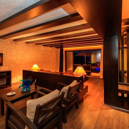 Manaspark Deluxe Hotell 4*