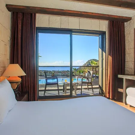 Manaspark Deluxe Hotell 4*